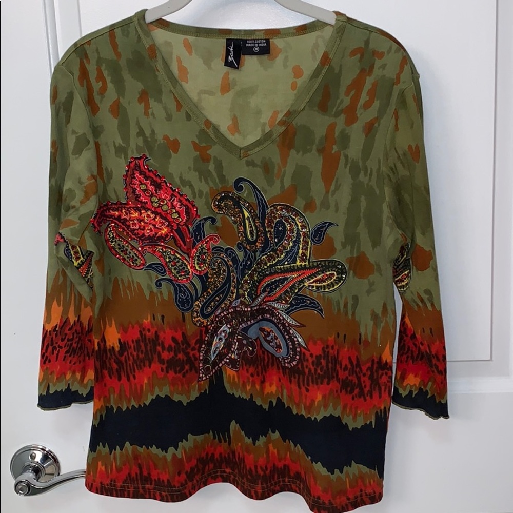 Yashi? Colorful Embroidered 3/4 Sleeve V-neck Tee